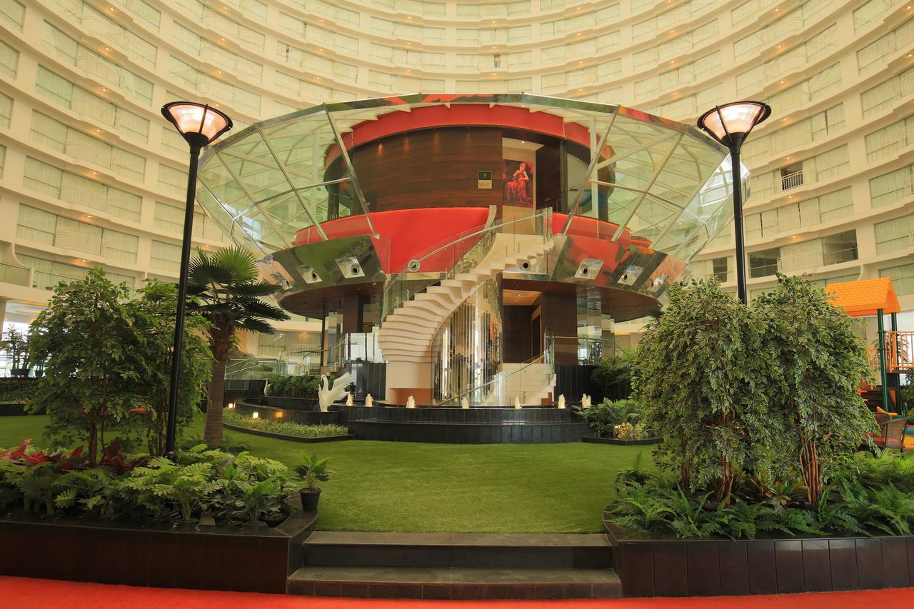 Rajhans Belliza Service Apartment Surat Exterior foto