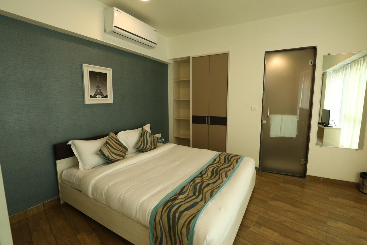 Rajhans Belliza Service Apartment Surat Exterior foto