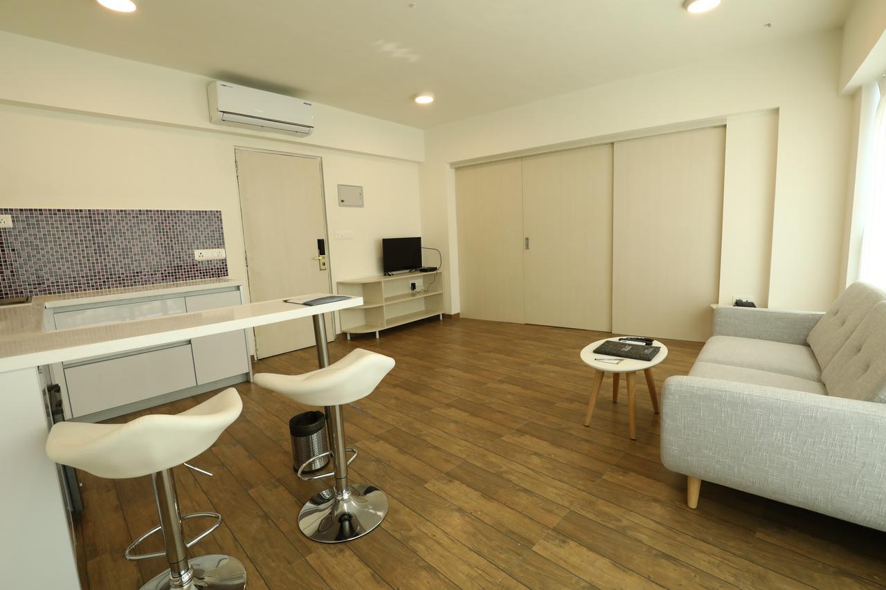 Rajhans Belliza Service Apartment Surat Exterior foto