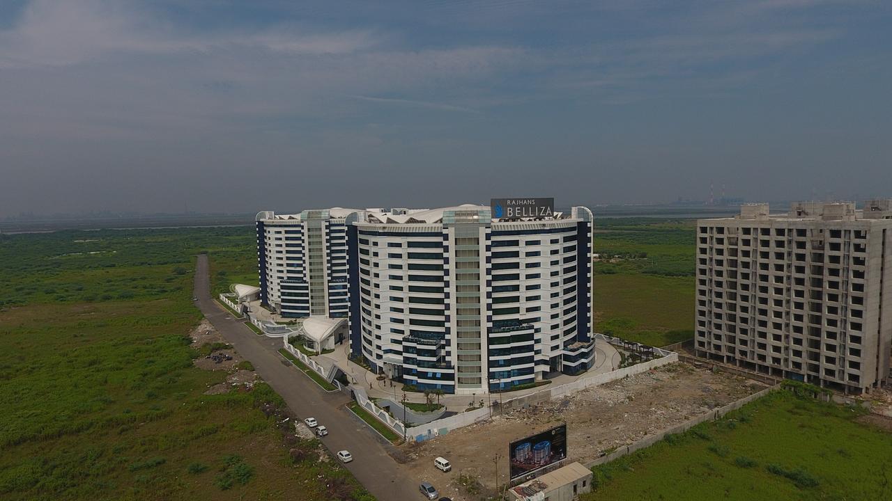 Rajhans Belliza Service Apartment Surat Exterior foto