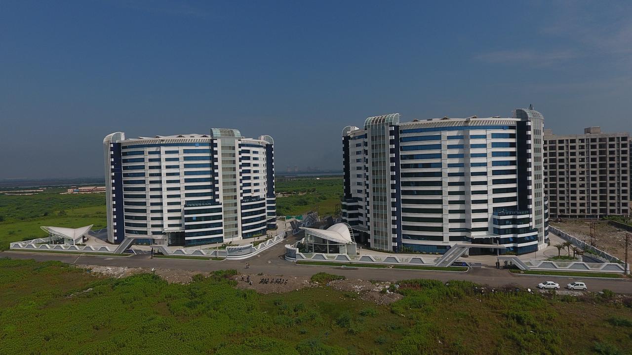 Rajhans Belliza Service Apartment Surat Exterior foto